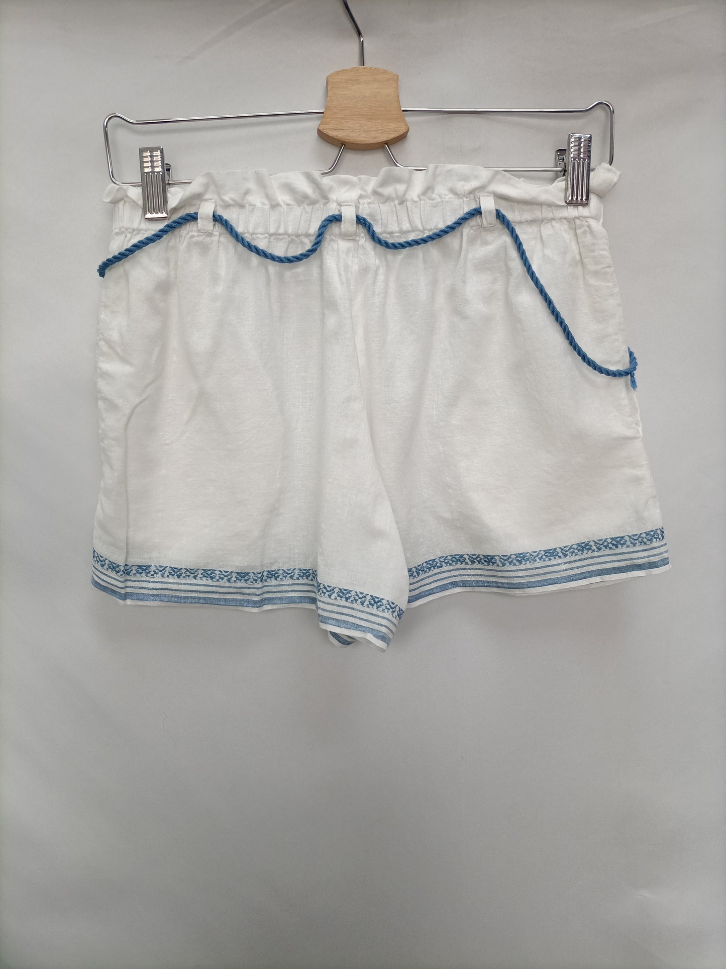 BROWNIE. Shorts blanco bordado T.xs/s
