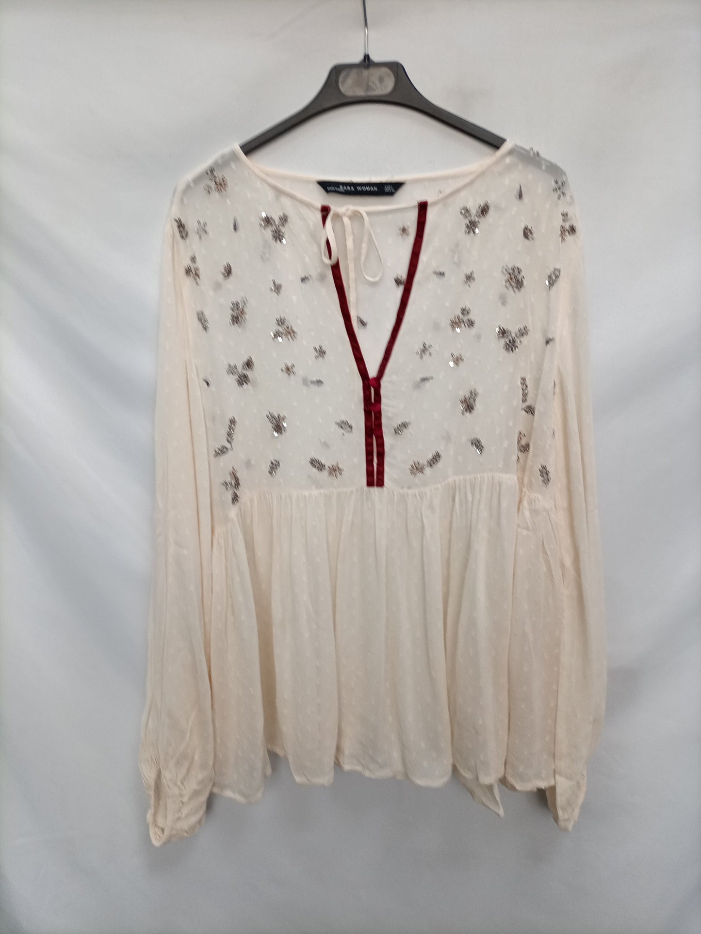 ZARA. Blusa plumeti y abalorios  T.l