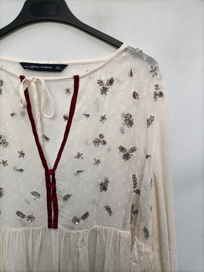 ZARA. Blusa plumeti y abalorios  T.l