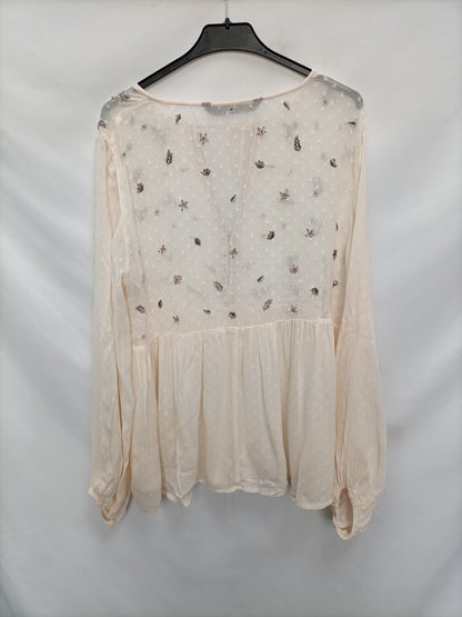 ZARA. Blusa plumeti y abalorios  T.l