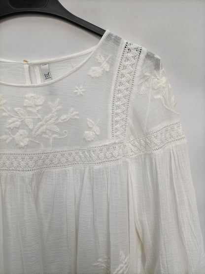 ZARA. Blusa blanca bordada T.l