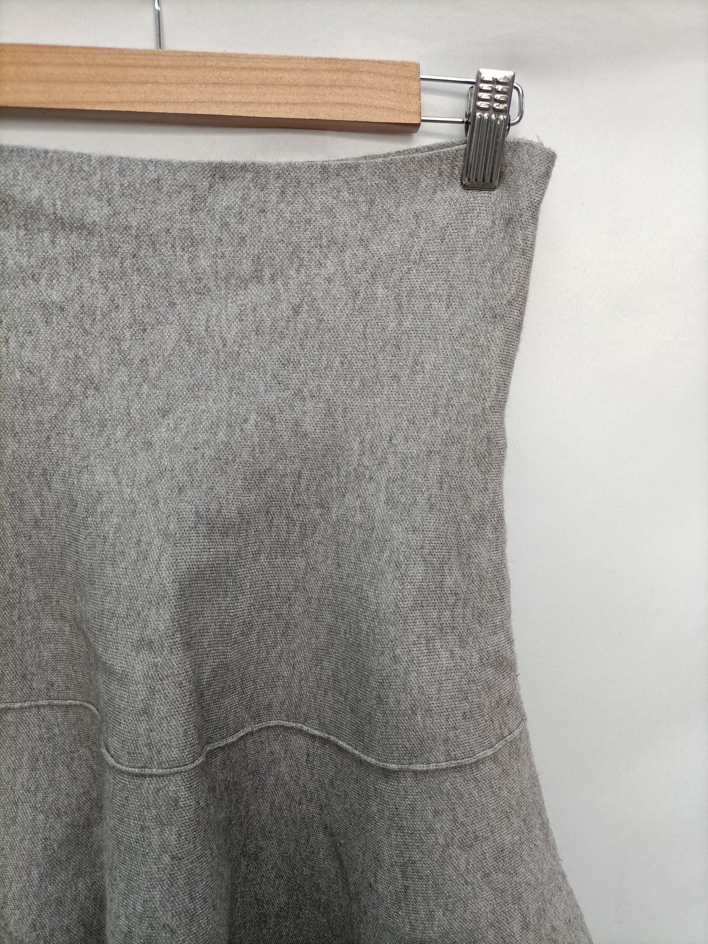 ZARA. Falda punto gris T.l