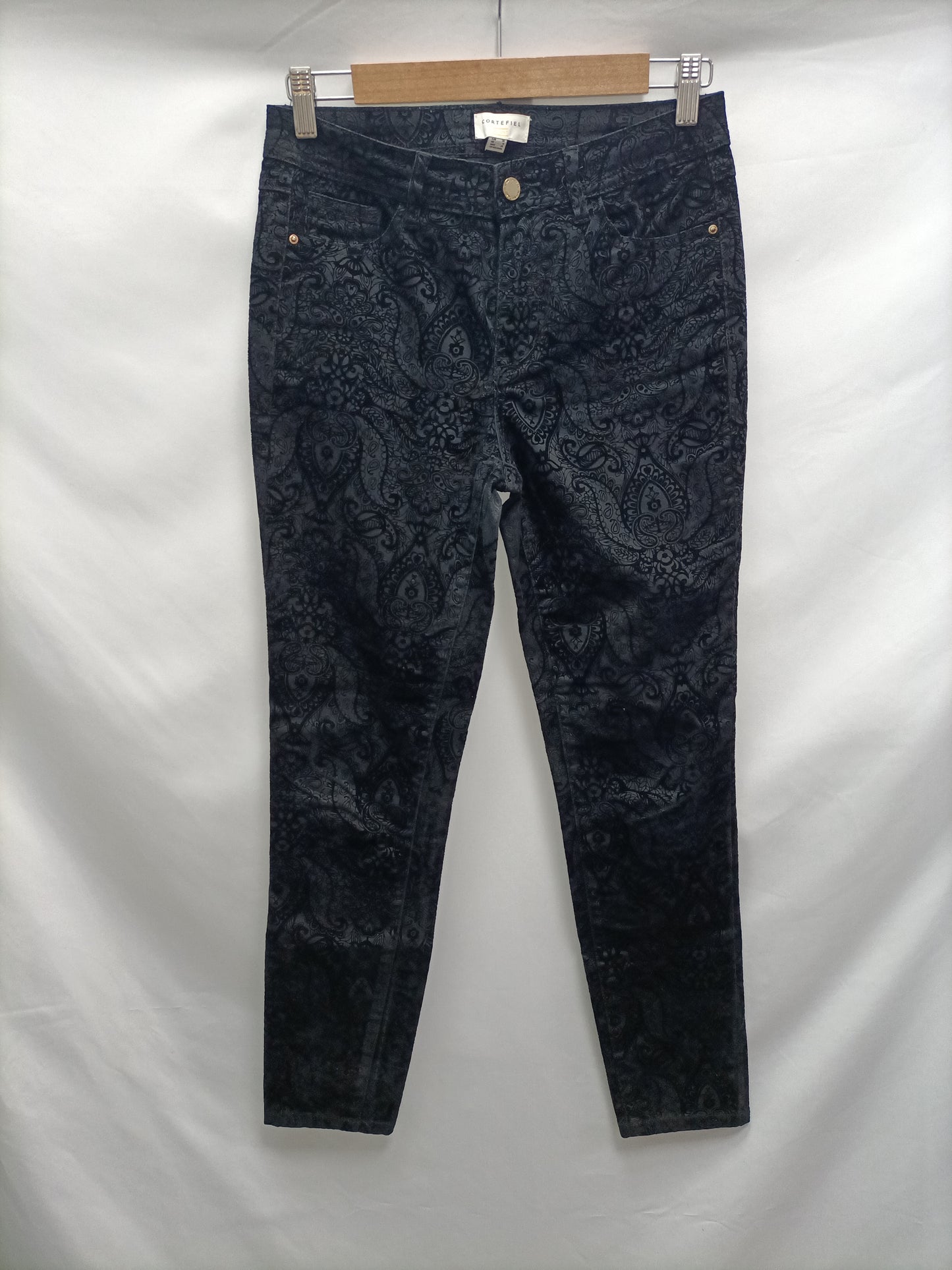 CORTEFIEL. Pantalón negro terciopelo T.36