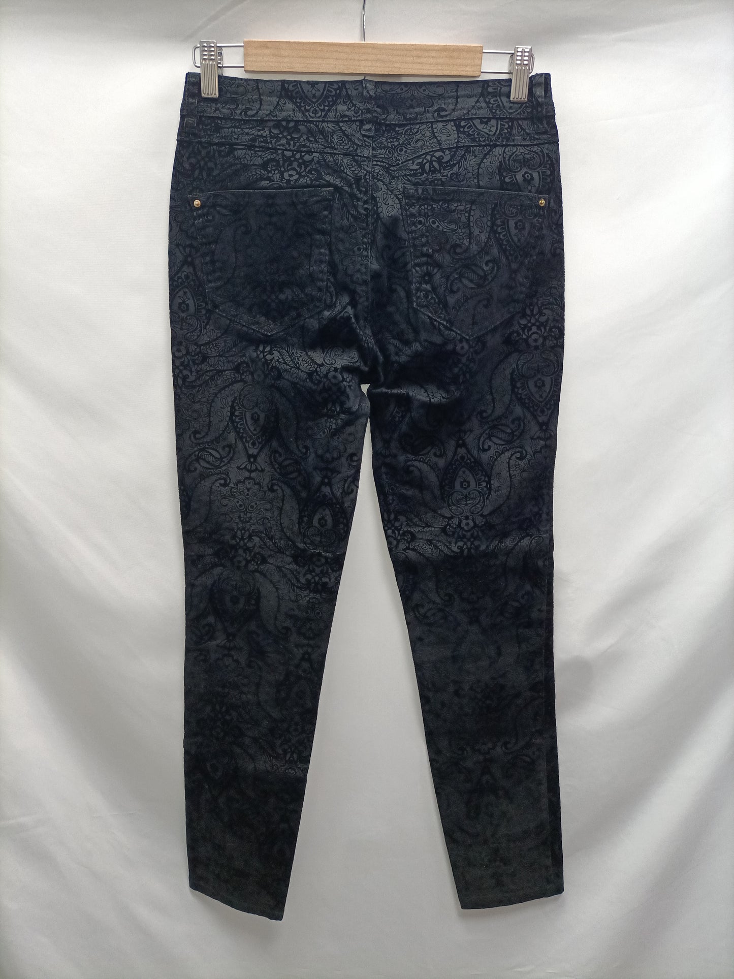 CORTEFIEL. Pantalón negro terciopelo T.36