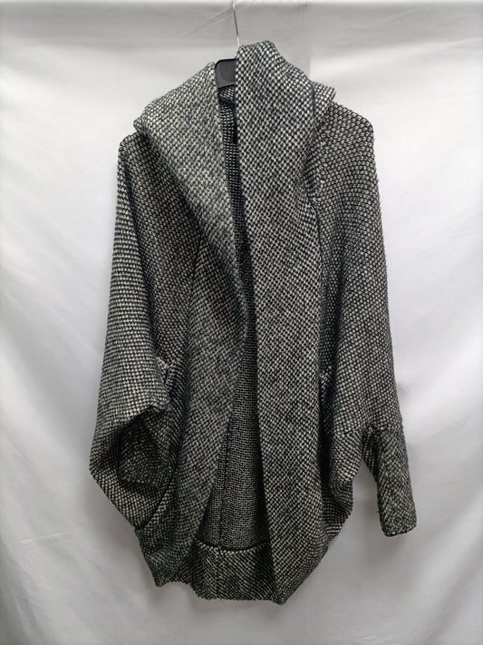 ZARA. Gray and white Ts cardigan