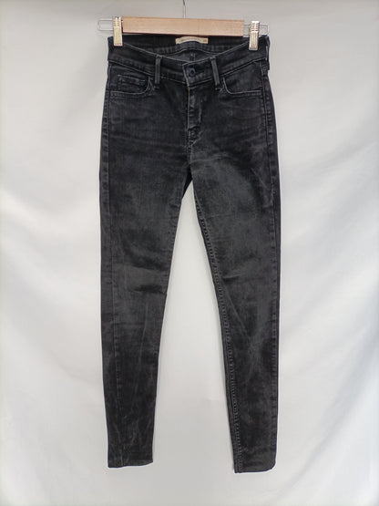 LEVI'S. pantalón negro lavado T.26 (32)