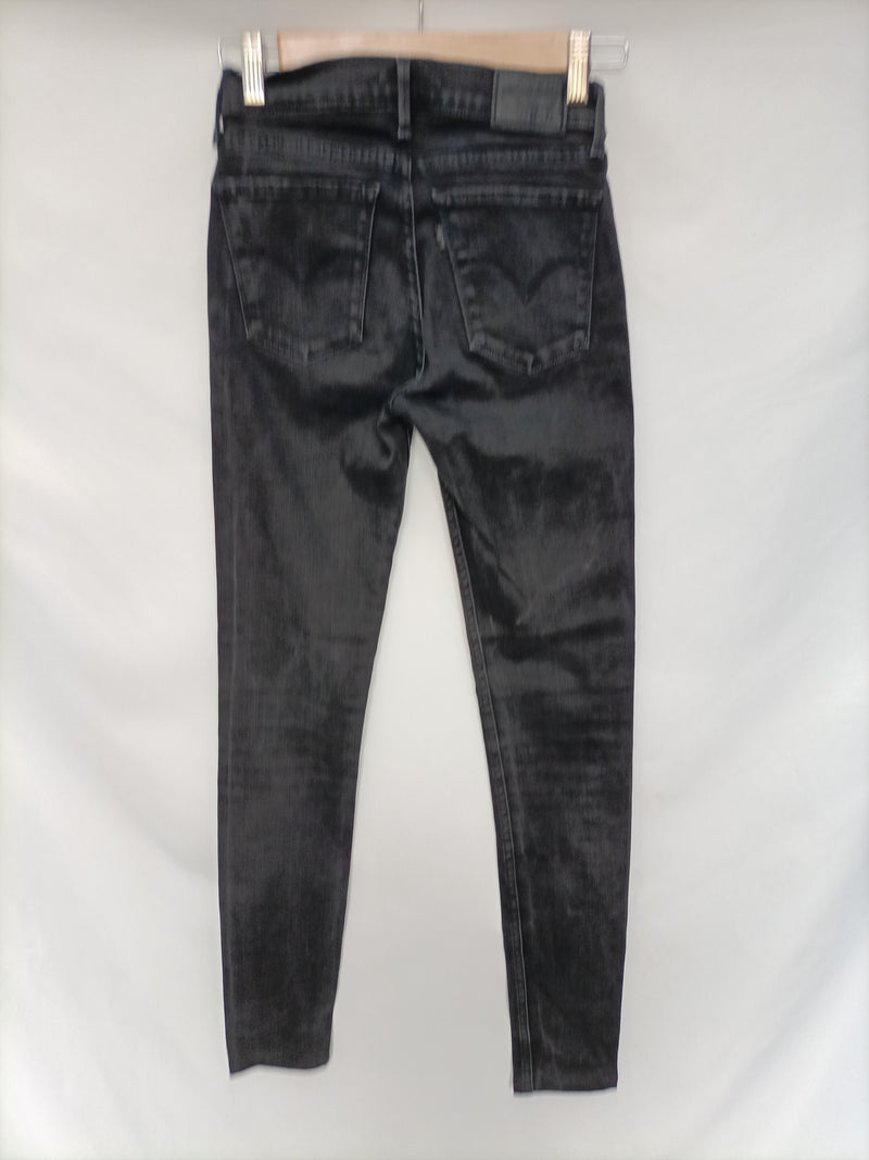 LEVI'S. pantalón negro lavado T.26 (32)