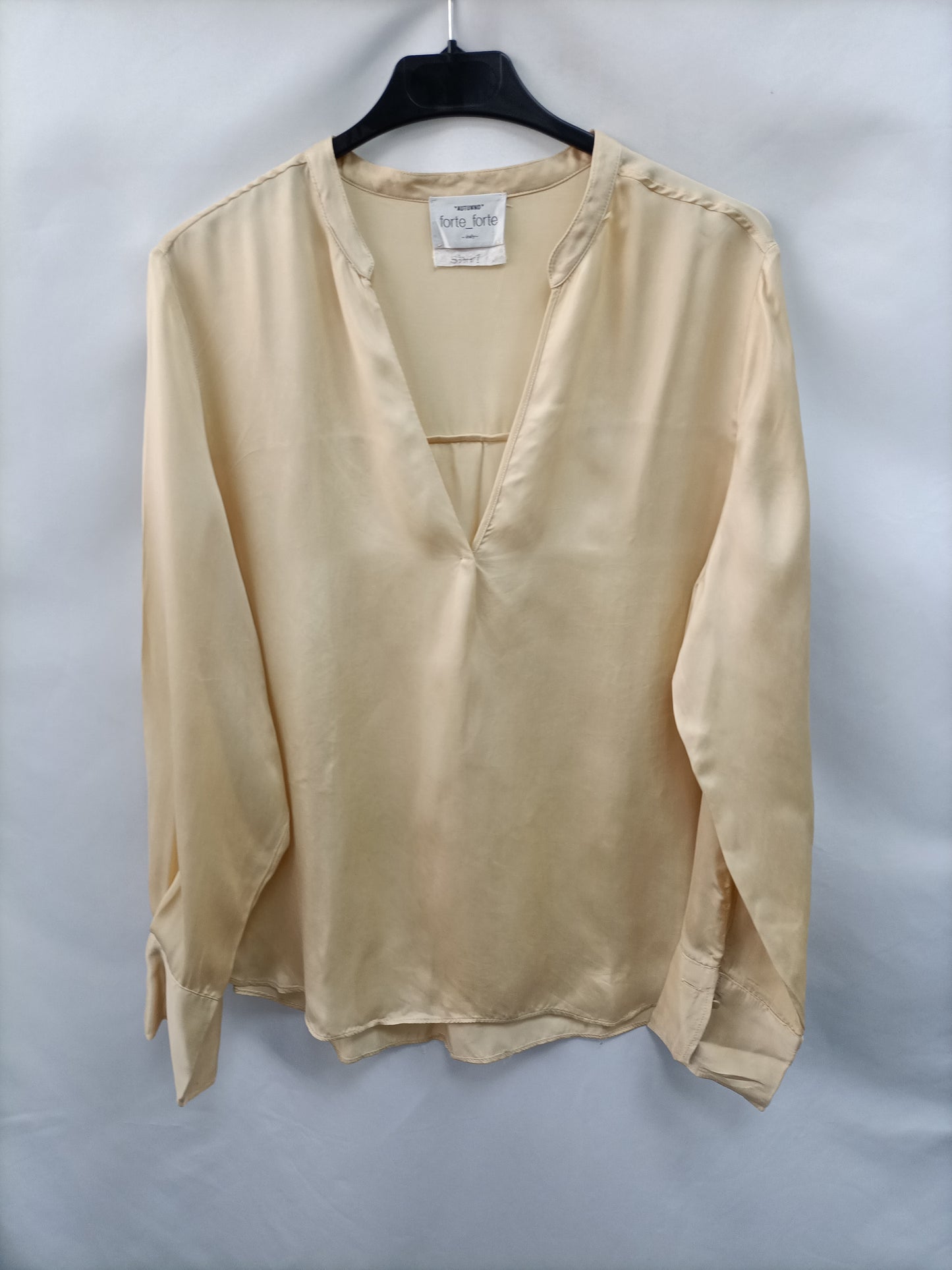 FORTE FORTE. Fluid pastel tone Ts blouse