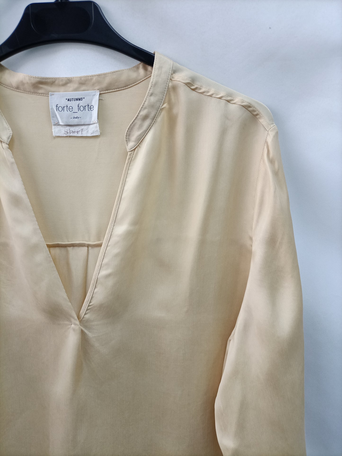 FORTE FORTE. Fluid pastel tone Ts blouse