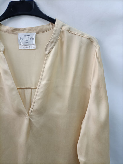 FORTE FORTE. Fluid pastel tone Ts blouse