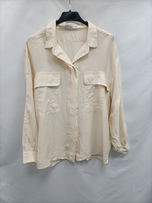 MANGO. Blusa / camisa beiges T.m