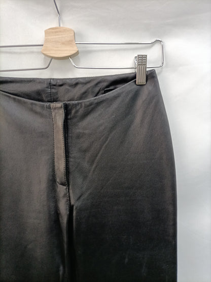 MarketBEBE. Pantalón negro piel T.4(36)