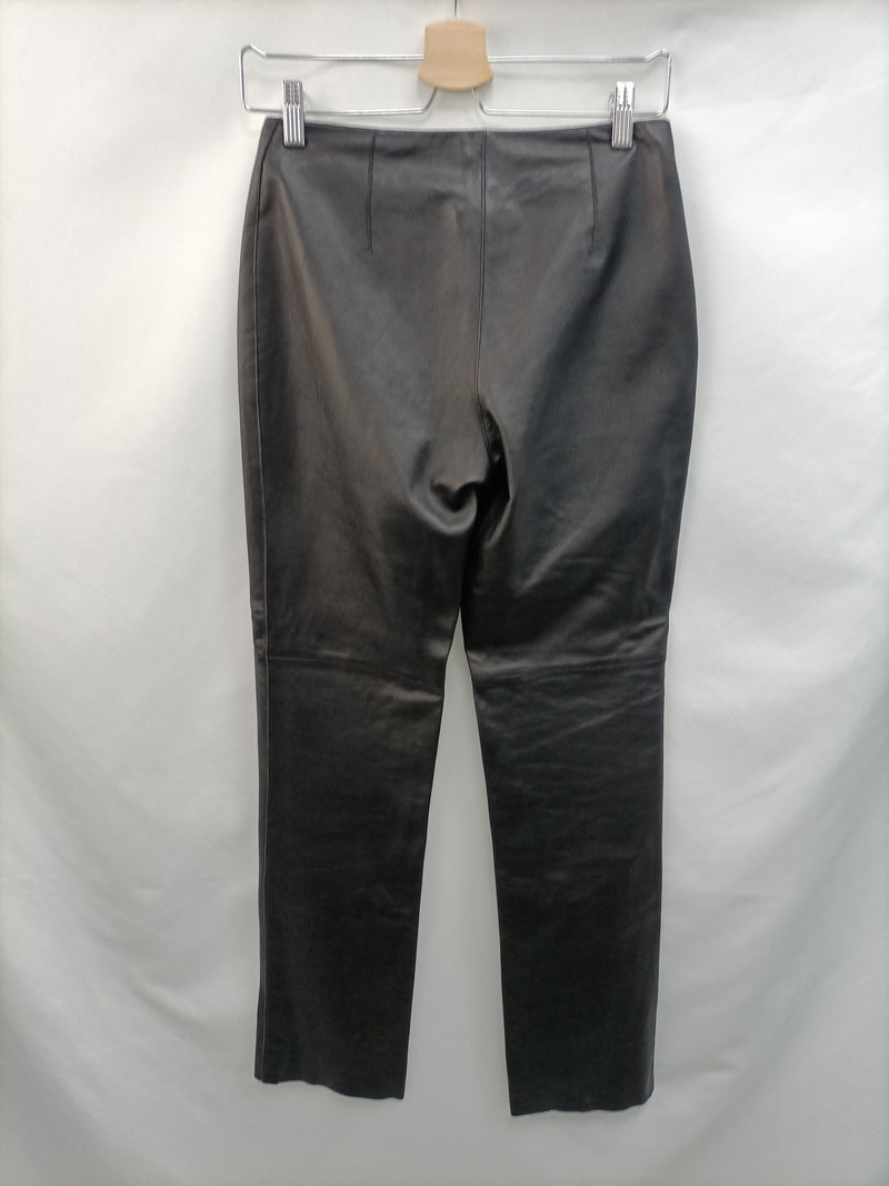 MarketBEBE. Pantalón negro piel T.4(36)