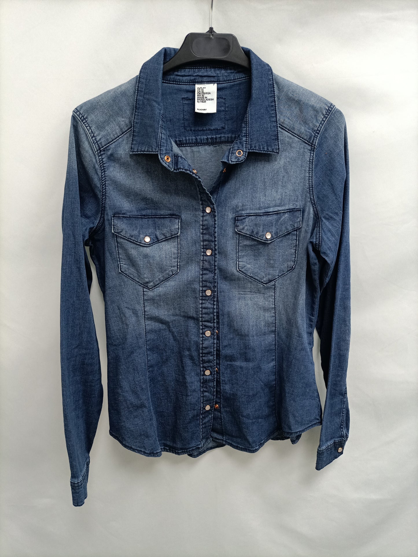 H&M. Camisa vaquera oscura T.40