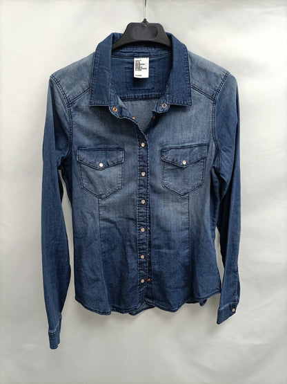 H&M. Camisa vaquera oscura T.40