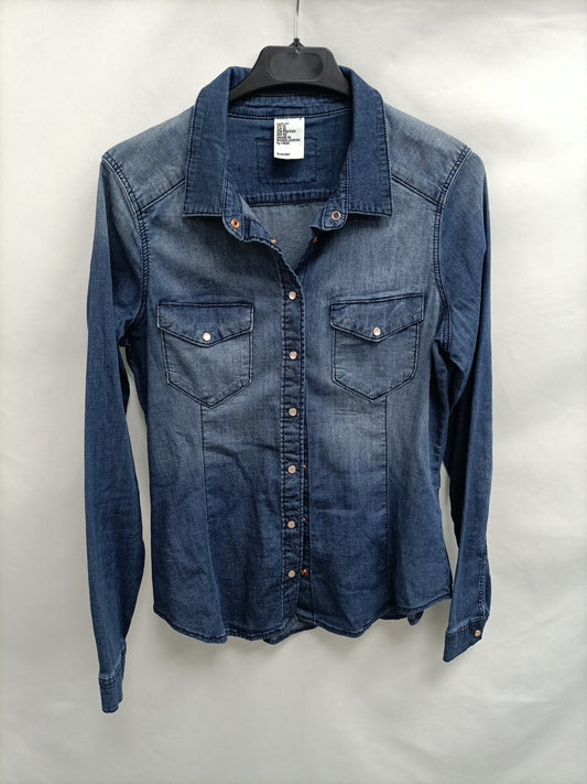 H&M. Camisa vaquera oscura T.40