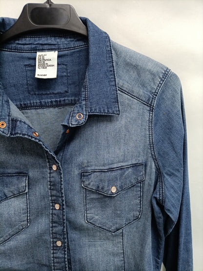 H&M. Camisa vaquera oscura T.40