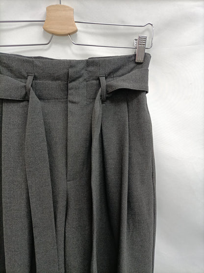 ZARA. Pantalón gris pinzas T.xs