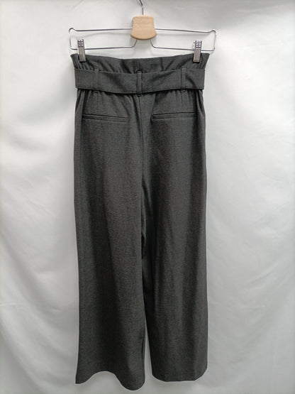 ZARA. Pantalón gris pinzas T.xs