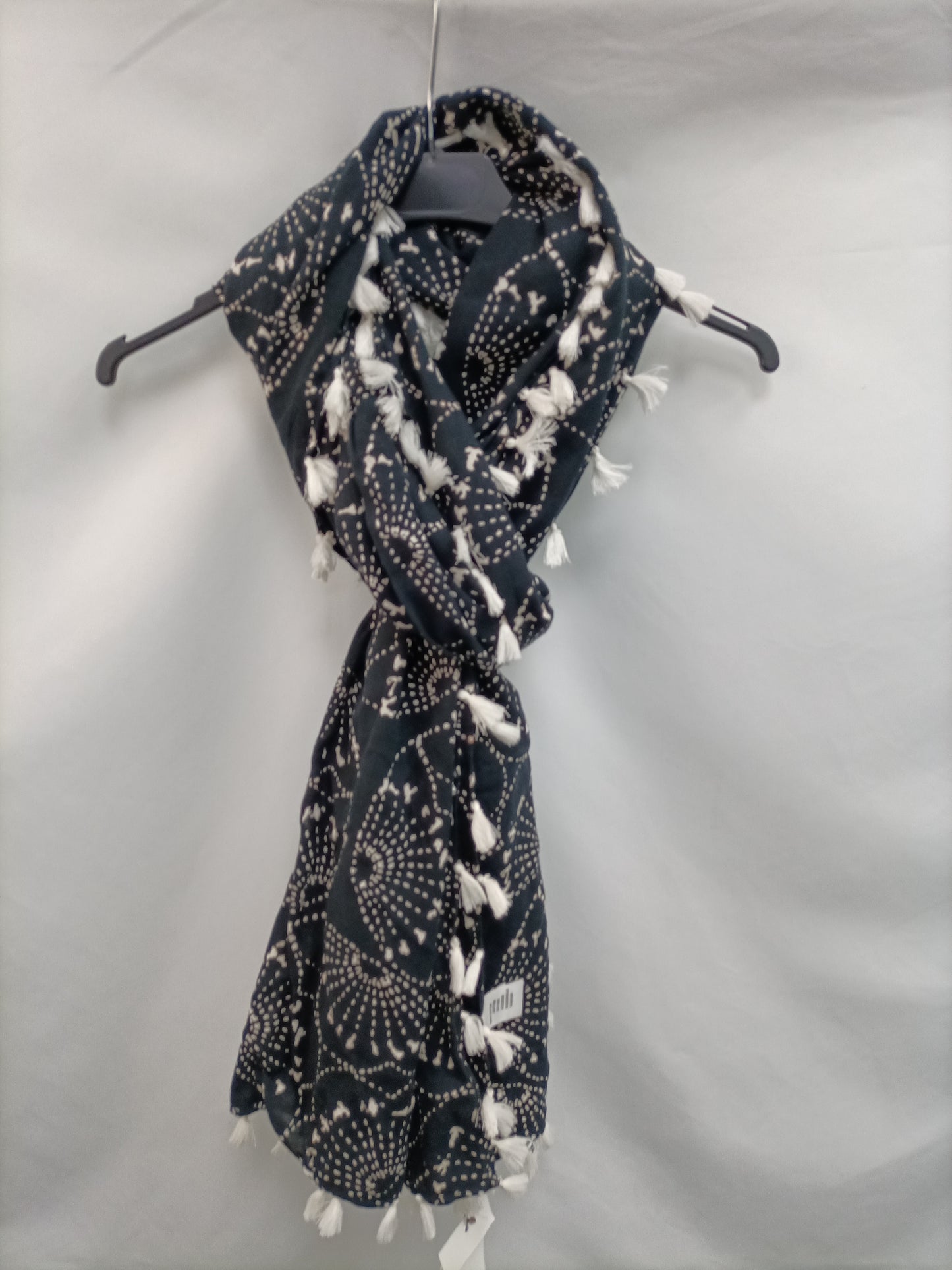 ANTIK BATIK. Black scarf printed Tu
