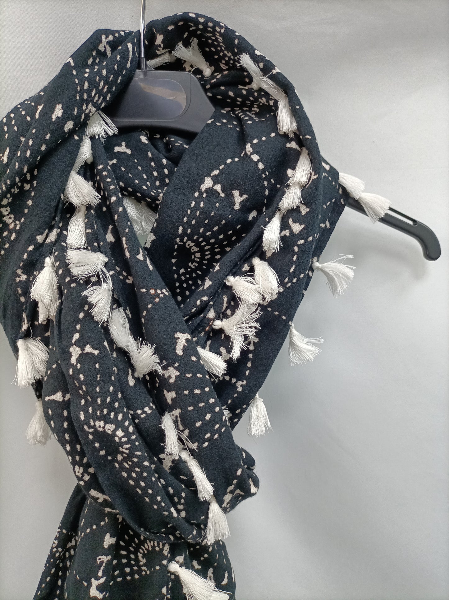 ANTIK BATIK. Black scarf printed Tu