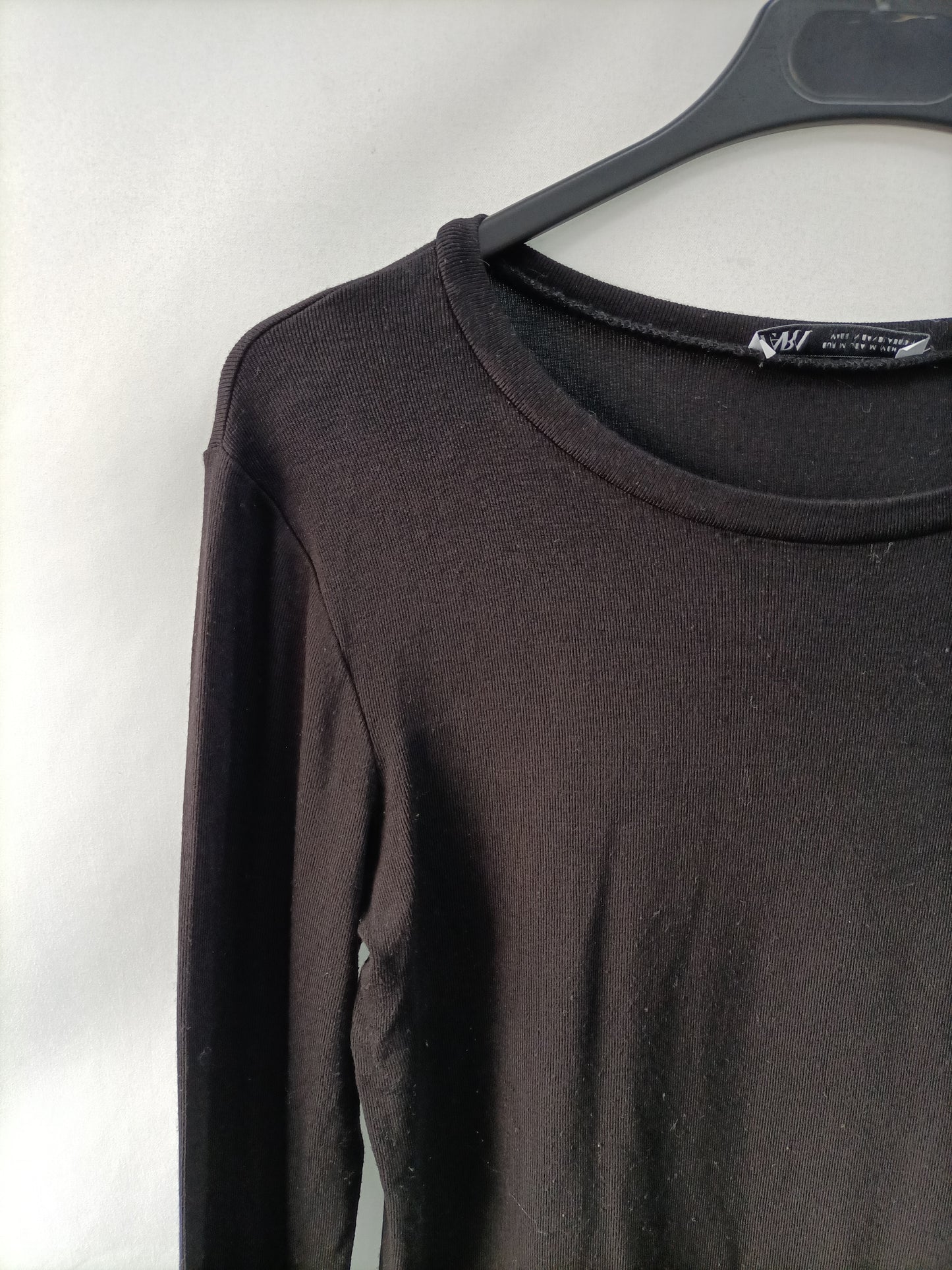 ZARA. Black cropped T-shirt Tm