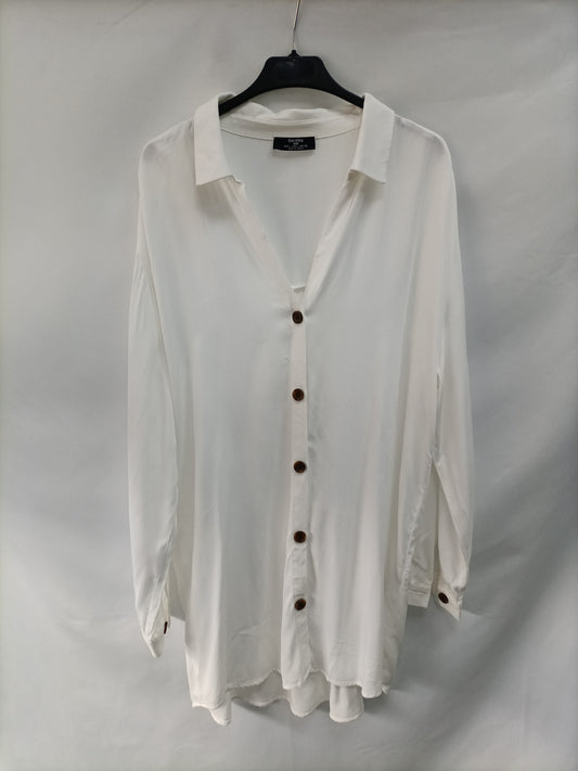 BERSHKA. Blusa/vestido blanco  T.L