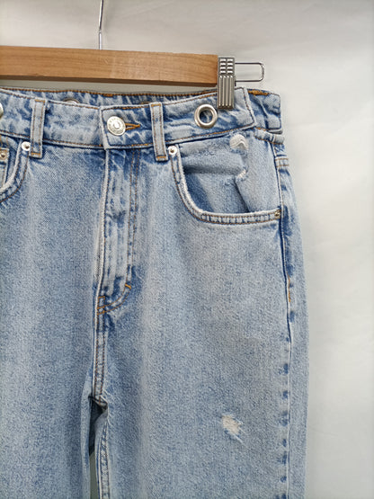 PULL&BEAR. Pantalón efecto desgastado  T.38 (TARA)