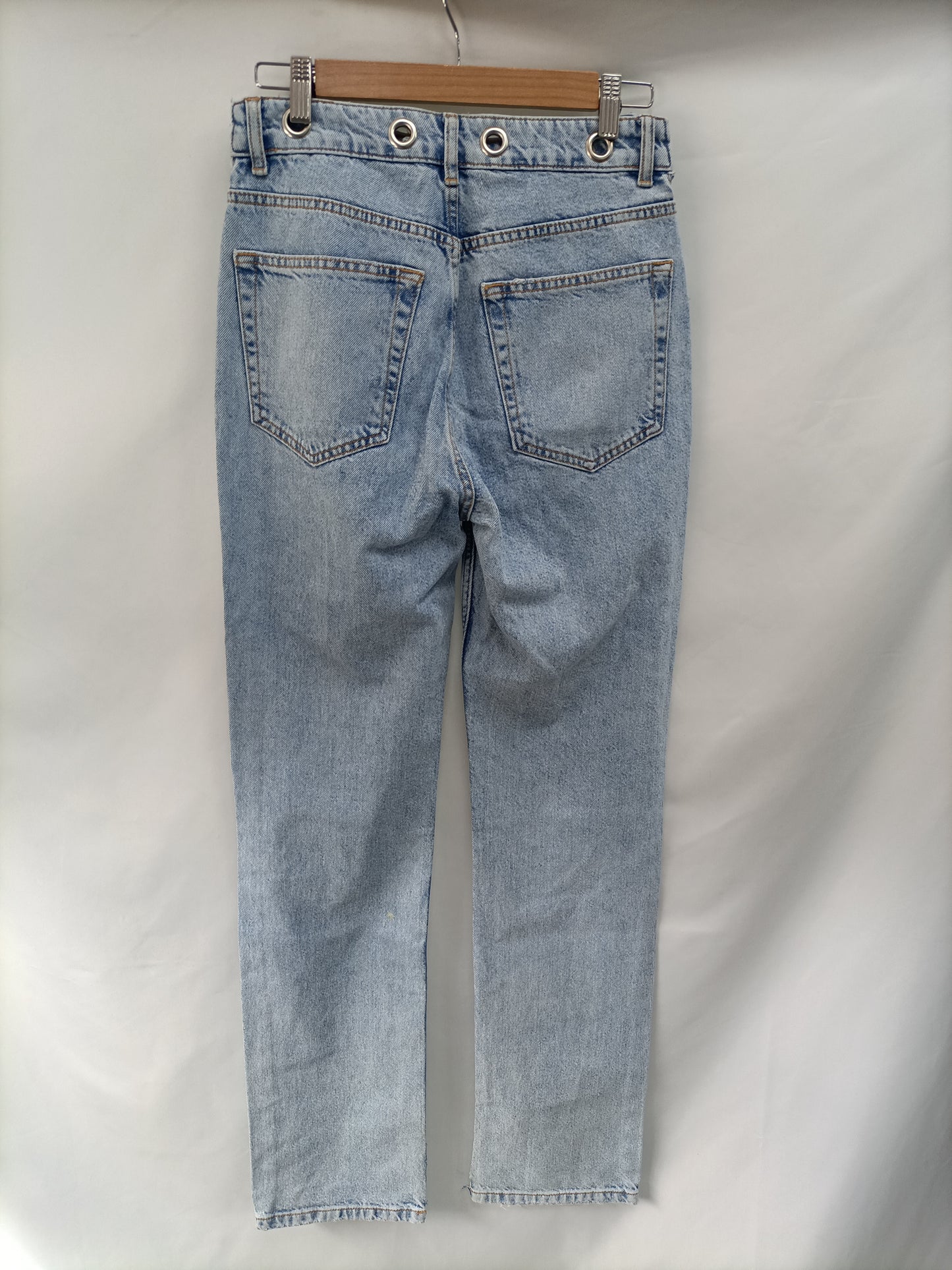 PULL&BEAR. Pantalón efecto desgastado  T.38 (TARA)