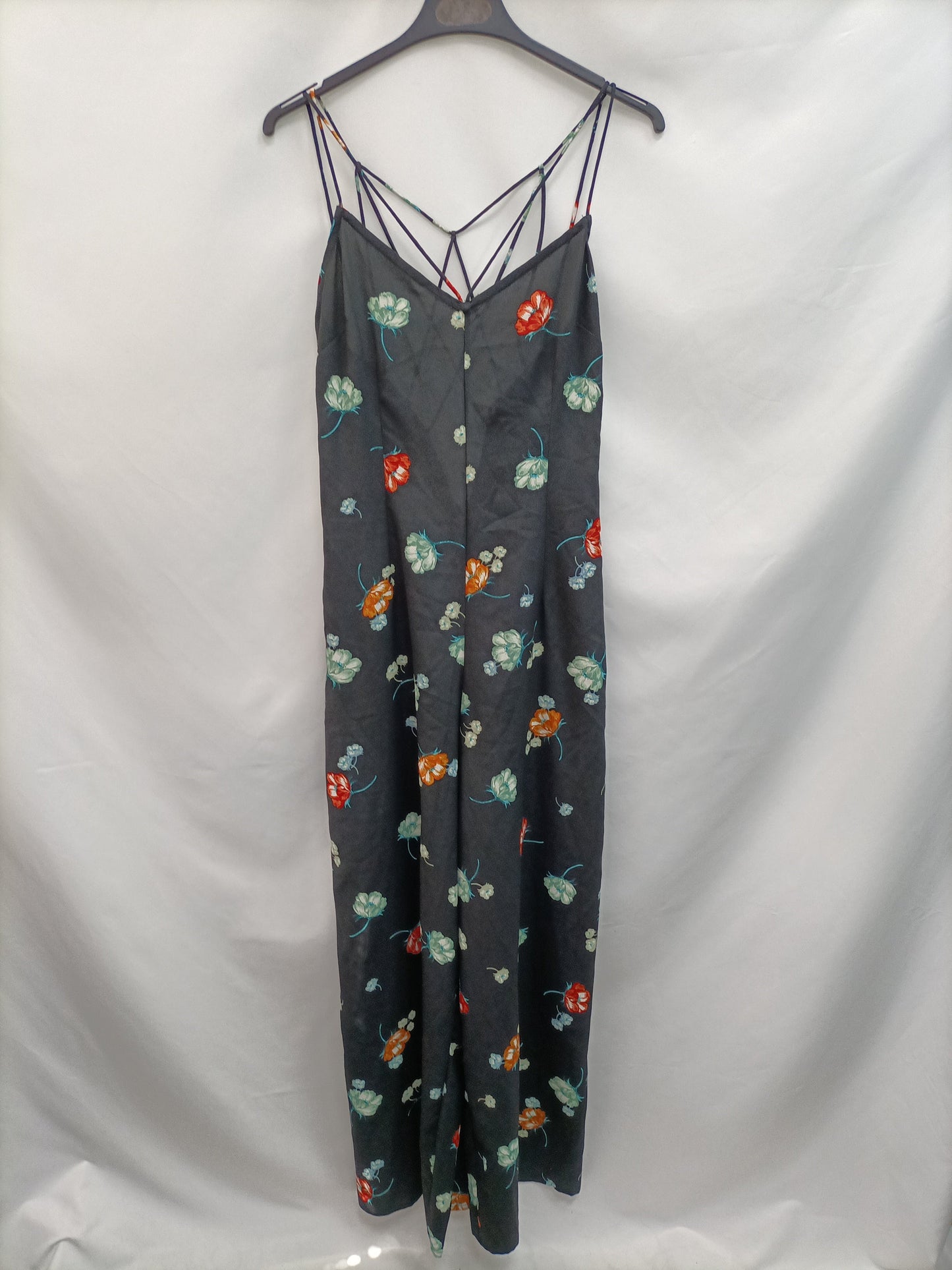 ASOS. Mono negro flores T.32