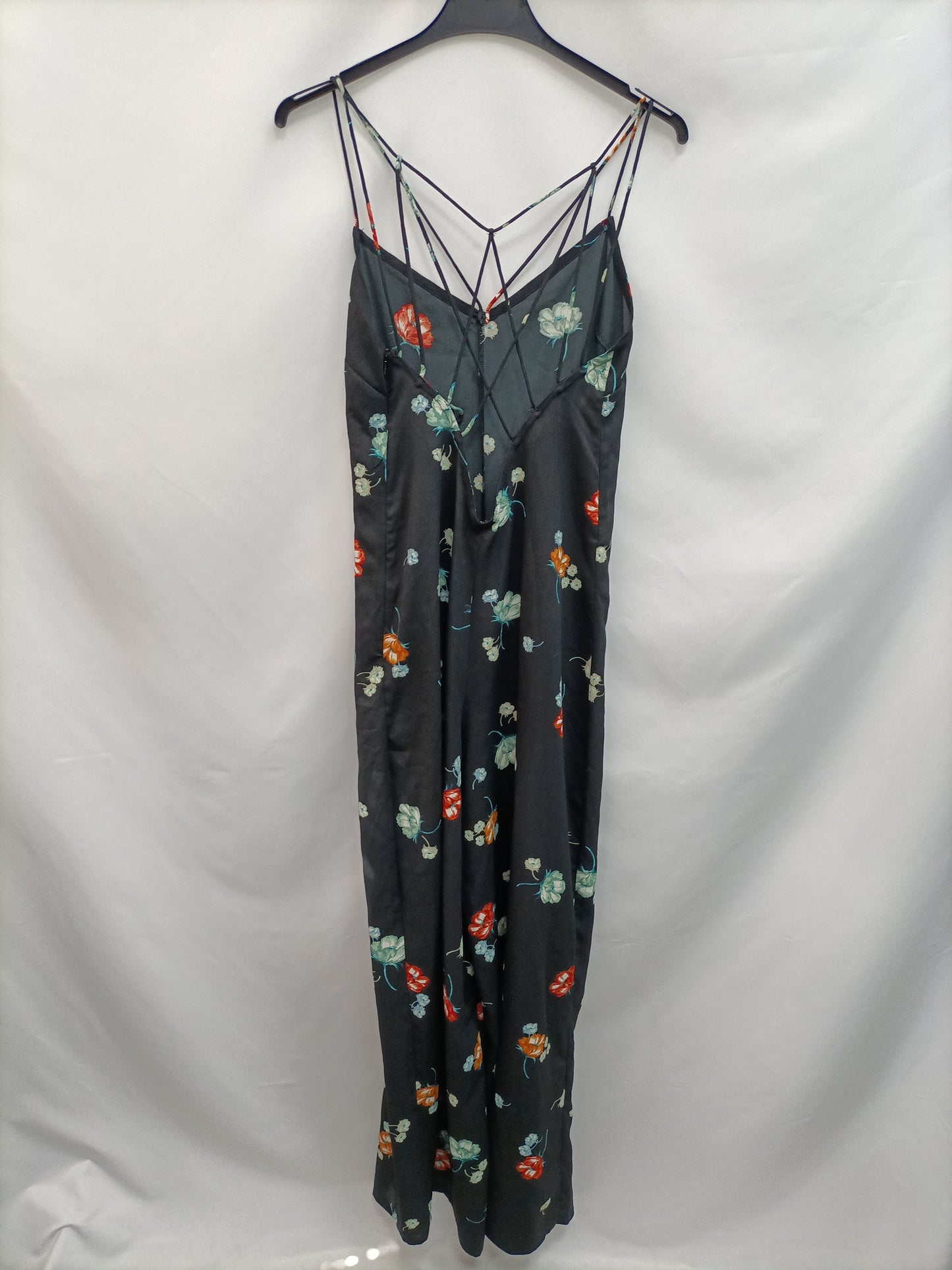 ASOS. Mono negro flores T.32