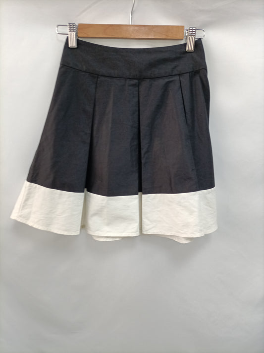 H&amp;M. Two-tone table skirt T.32