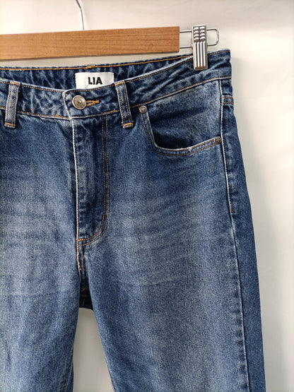 LIA. Pantalón vaquero  T.38