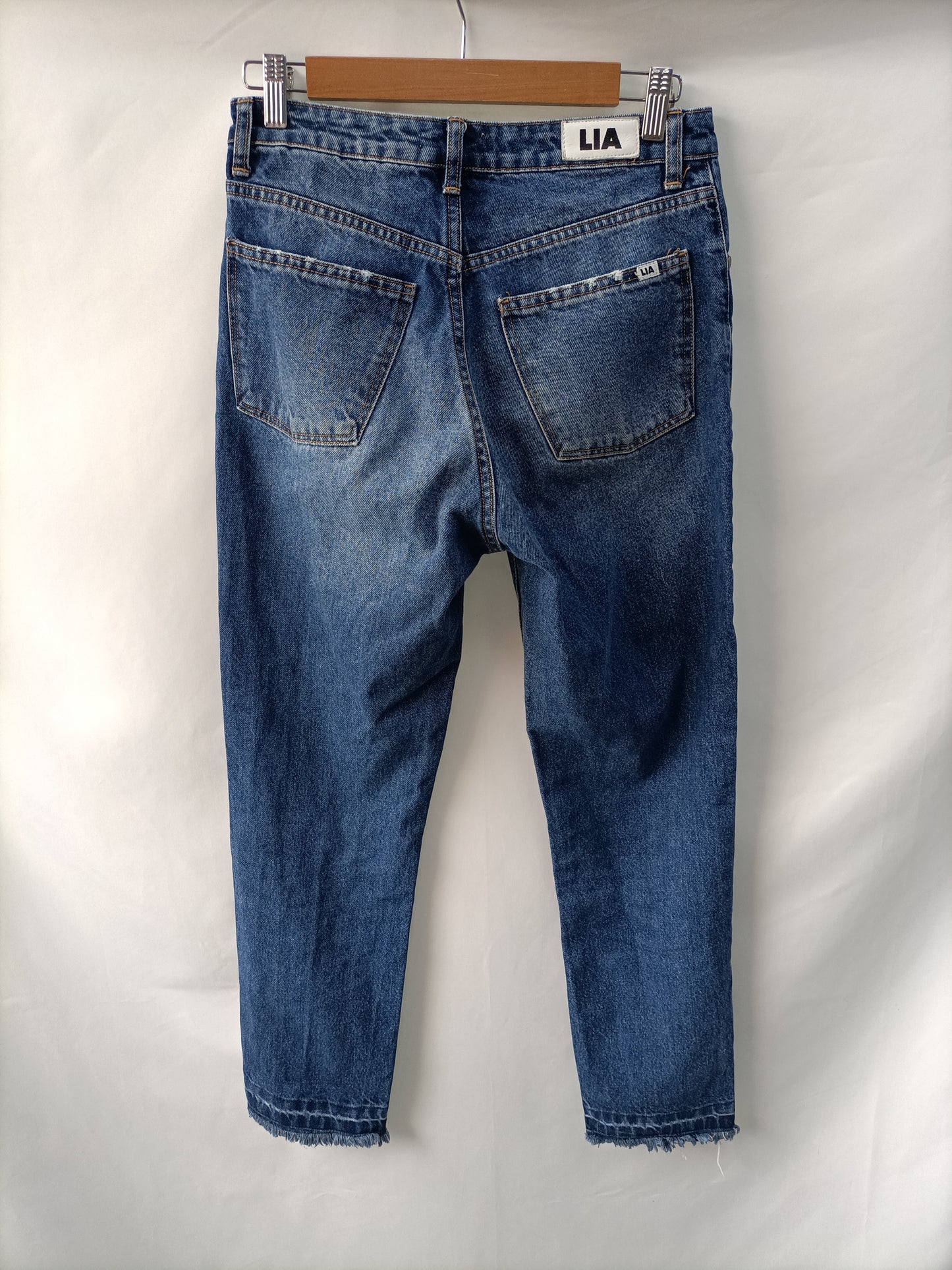 LIA. Pantalón vaquero  T.38