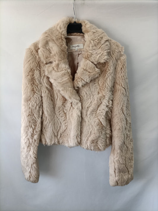FÓRMULA JOVEN.Abrigo cortito pelo beige T.42 (m)
