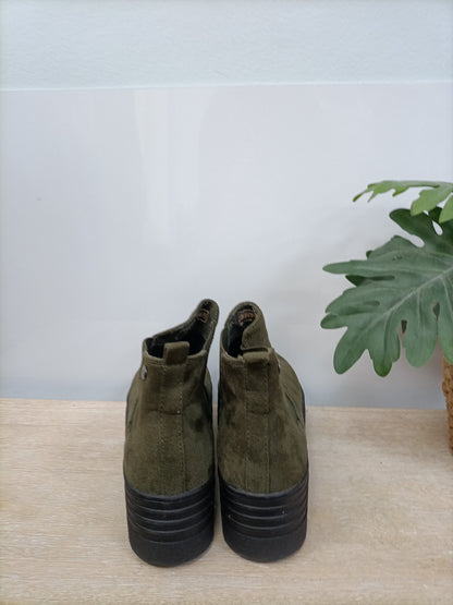 XTI. Botines verdes antelina T.39