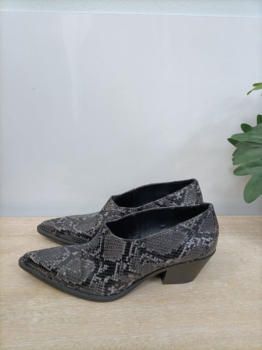 ZARA. Snakeskin ankle boots, size 40