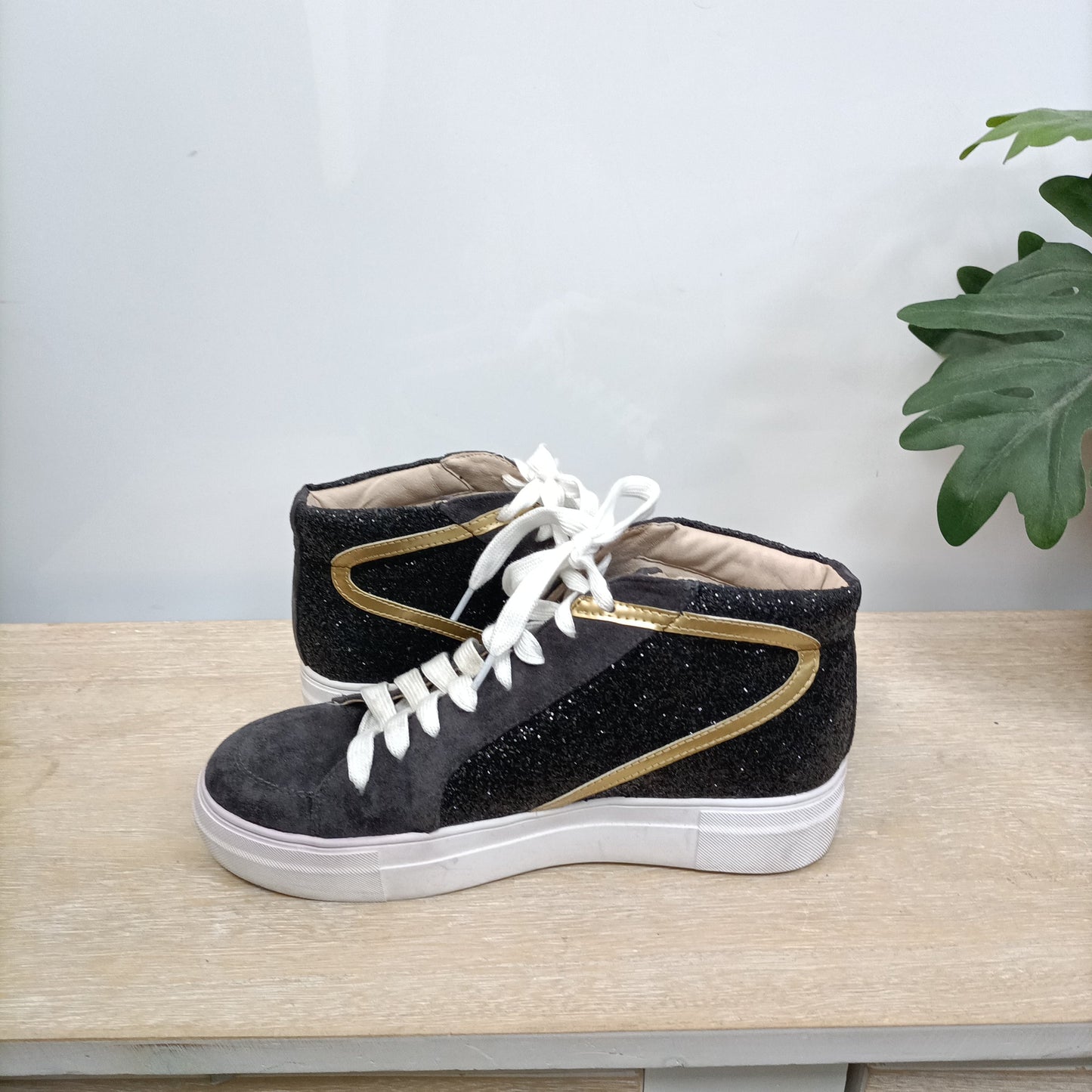 MIM SHOES. Zapatillas botita T.39