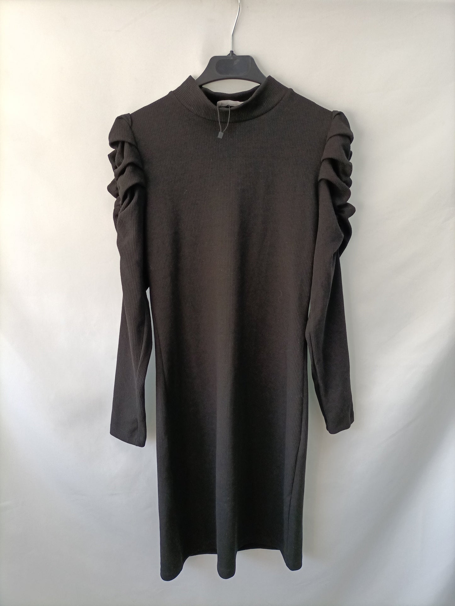 MANGO. Vestido negro canalé T.s