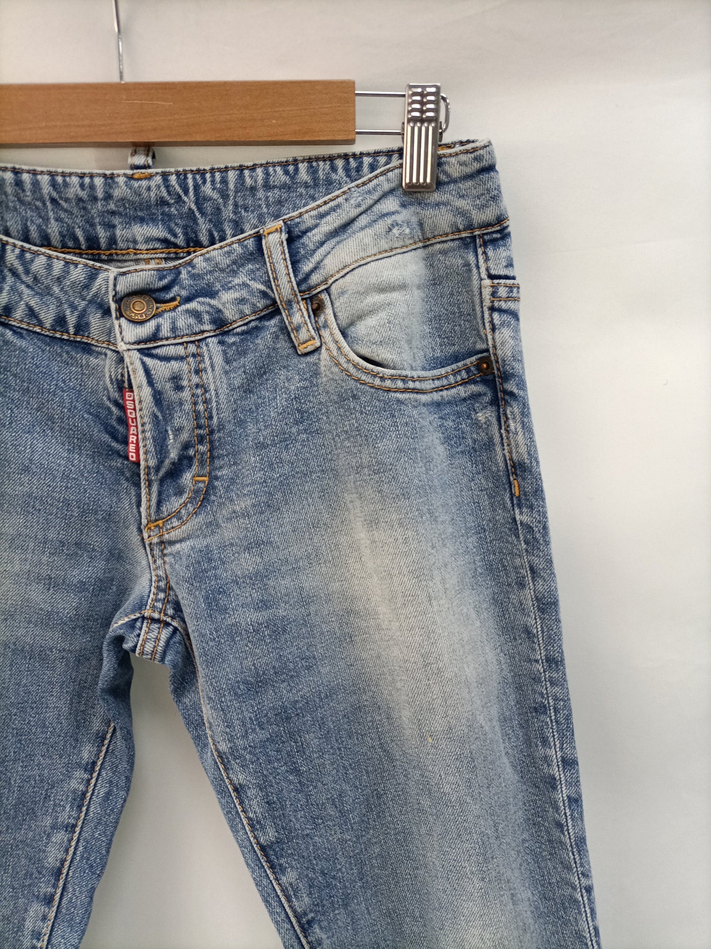 DSQUARED2. Worn jeans T.42 (34/36)