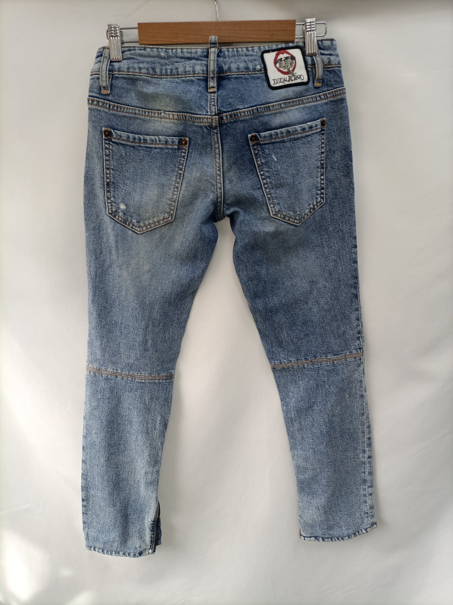 DSQUARED2. Worn jeans T.42 (34/36)