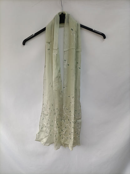 OTRAS. Pañuelo verde hojas