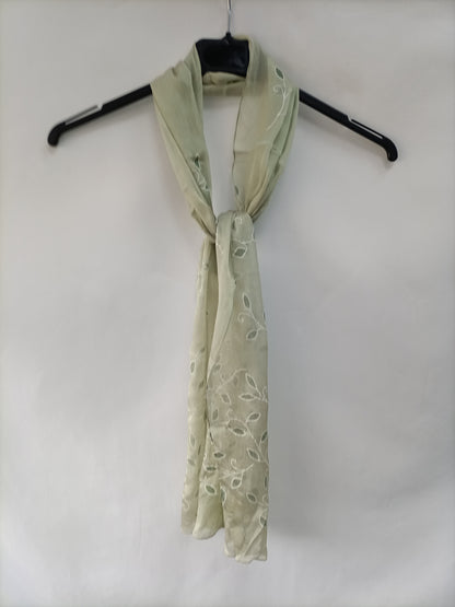 OTRAS. Pañuelo verde hojas