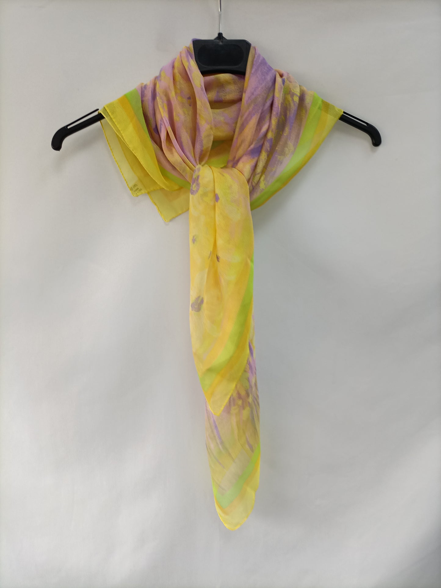 OTRAS. Pañuelo amarillo