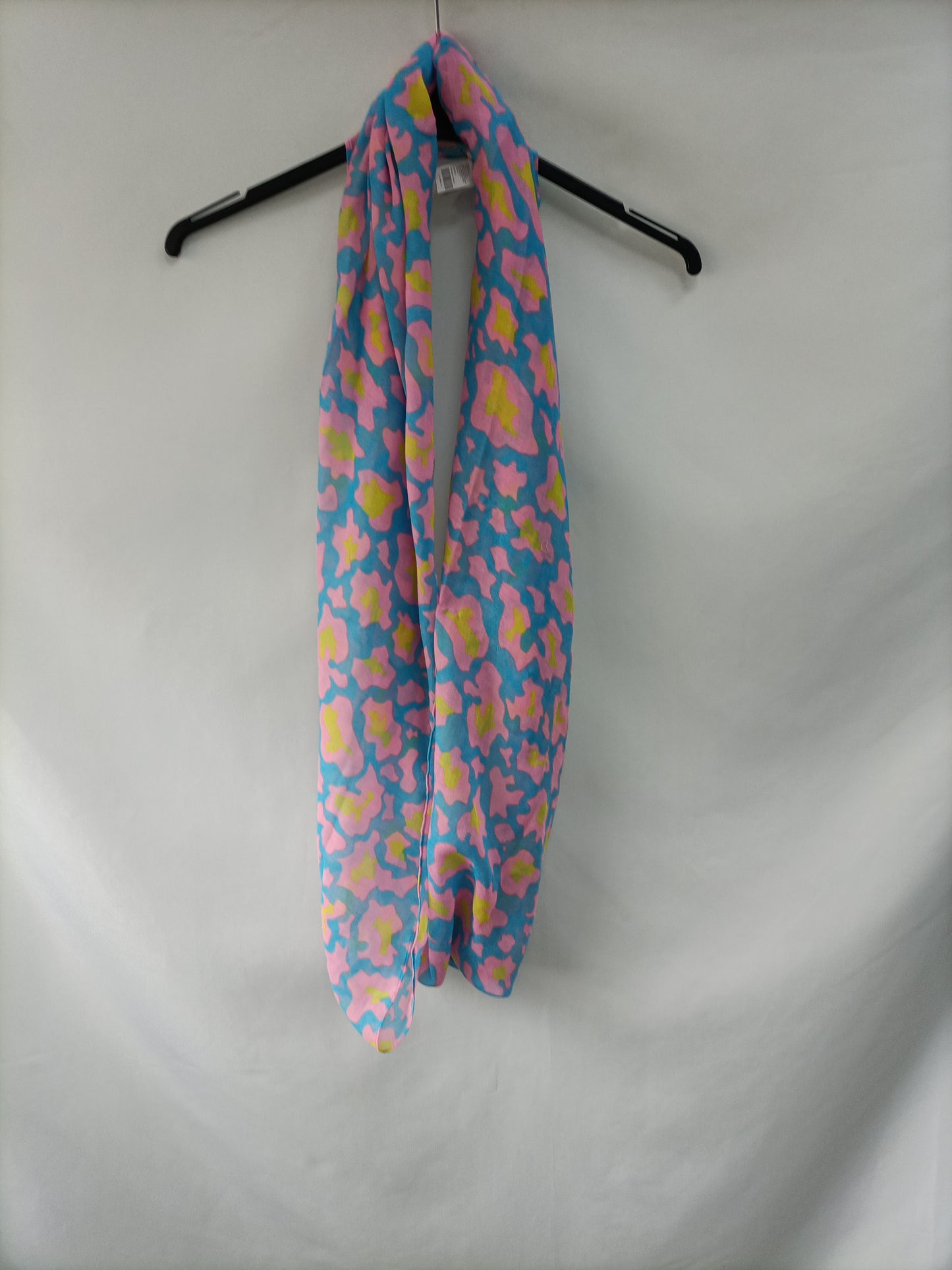 WHITE. Turquoise collar