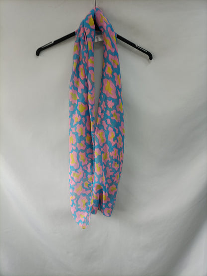 WHITE. Turquoise collar