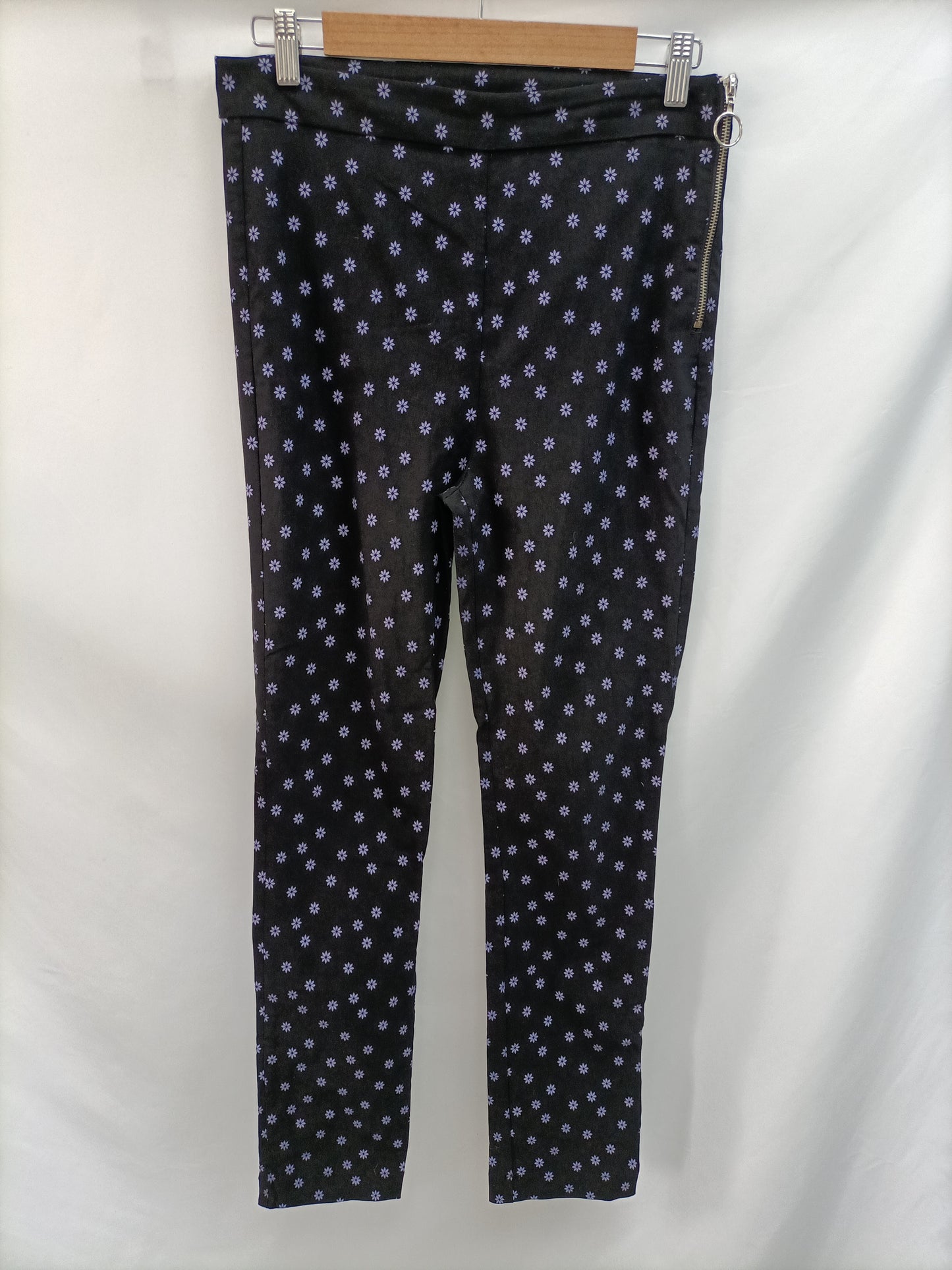 ZARA. Pantalón negro flores  T.l