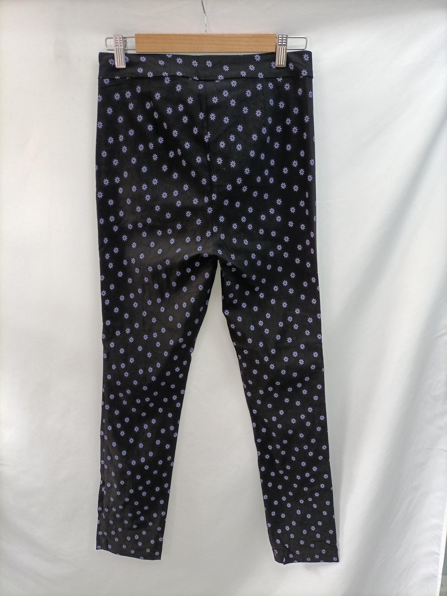 ZARA. Pantalón negro flores  T.l