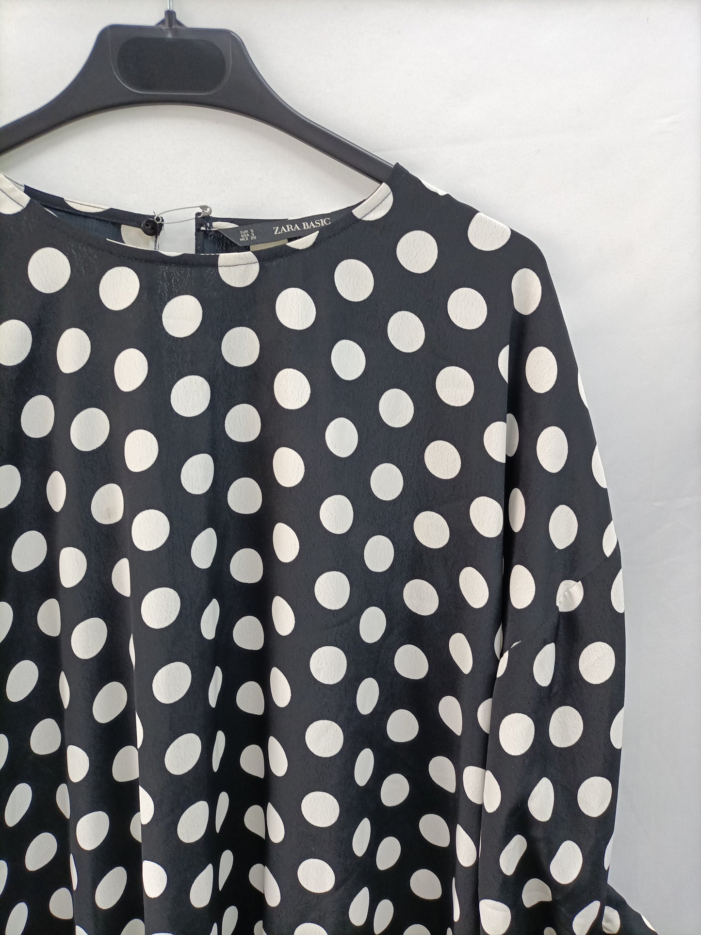 ZARA. Vestido negro lunares T.s