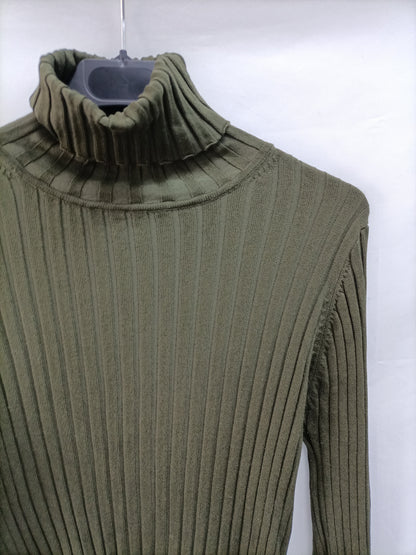 ZARA. Green ribbed top Tl
